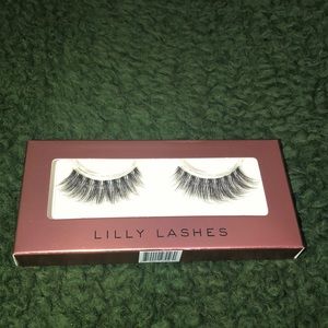 Lilly lashes Gaia
